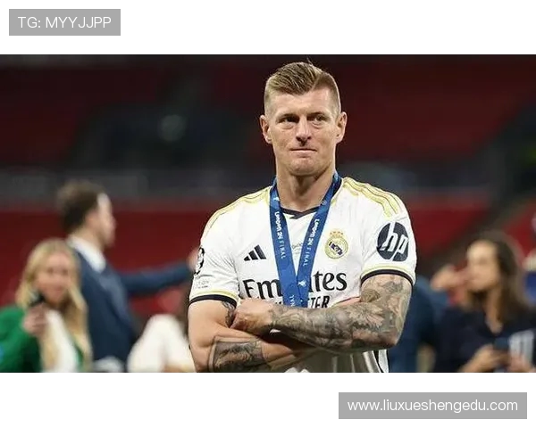 克罗斯在足球世界中的传奇之路与未来发展展望