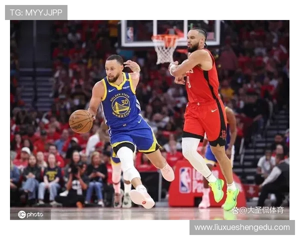 勇士在季后赛激战中以3比2战胜火箭展现强大实力与团队默契